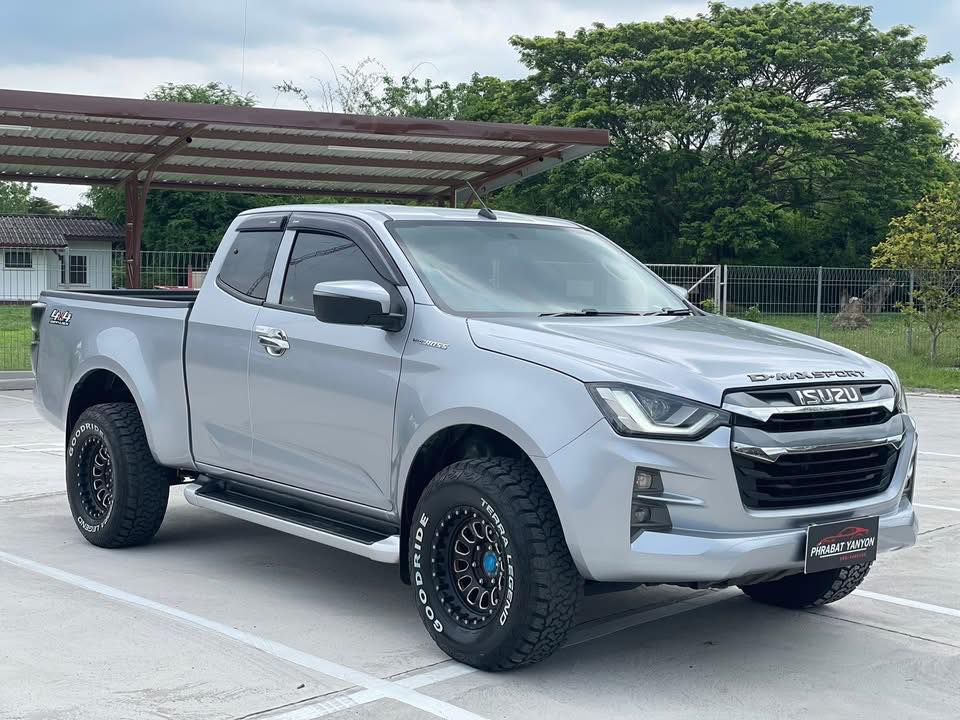 Isuzu AllNew D-Max 3.0 V-Cross Z 4WD SpaceCab M 2022