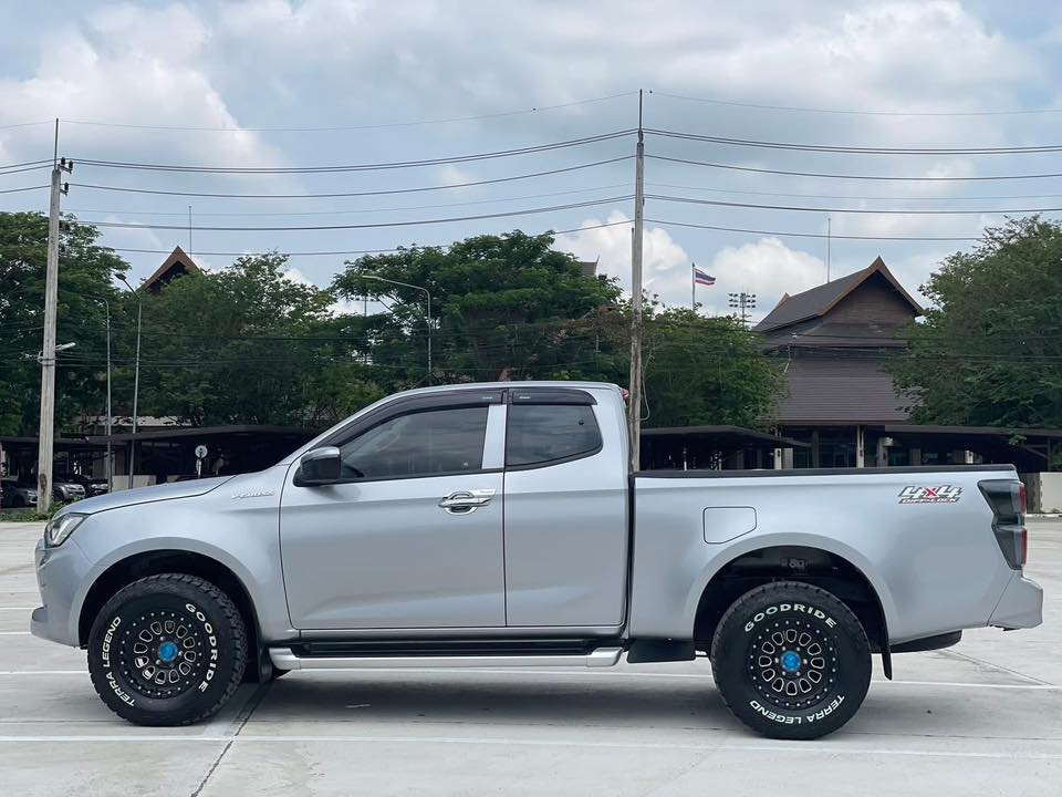 Isuzu AllNew D-Max 3.0 V-Cross Z 4WD SpaceCab M 2022