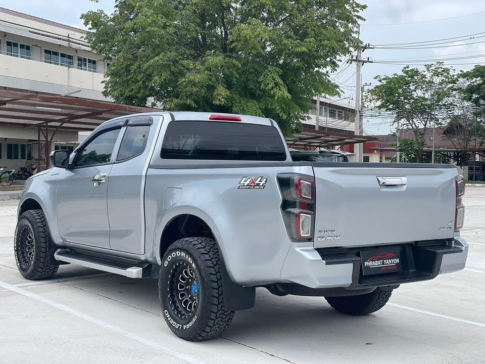 Isuzu AllNew D-Max 3.0 V-Cross Z 4WD SpaceCab M 2022