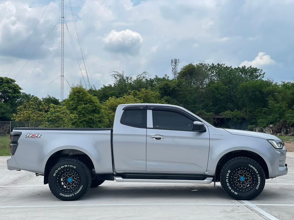 Isuzu AllNew D-Max 3.0 V-Cross Z 4WD SpaceCab M 2022