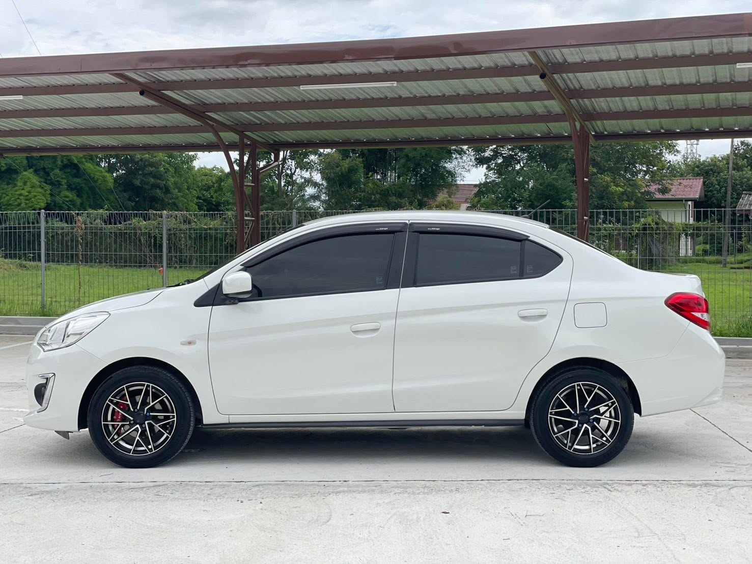 Mitsubishi Attrage 1.2 GLX AT 2019
